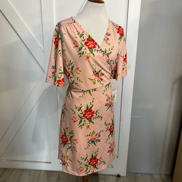 Pink floral wrap dress - Picture 3 of 7